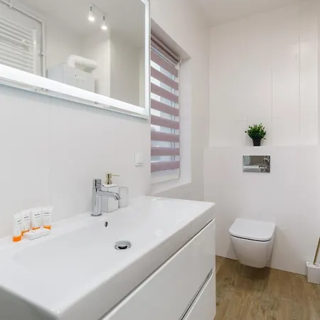 Rybacka With Parking&balcony By Renters דירה *